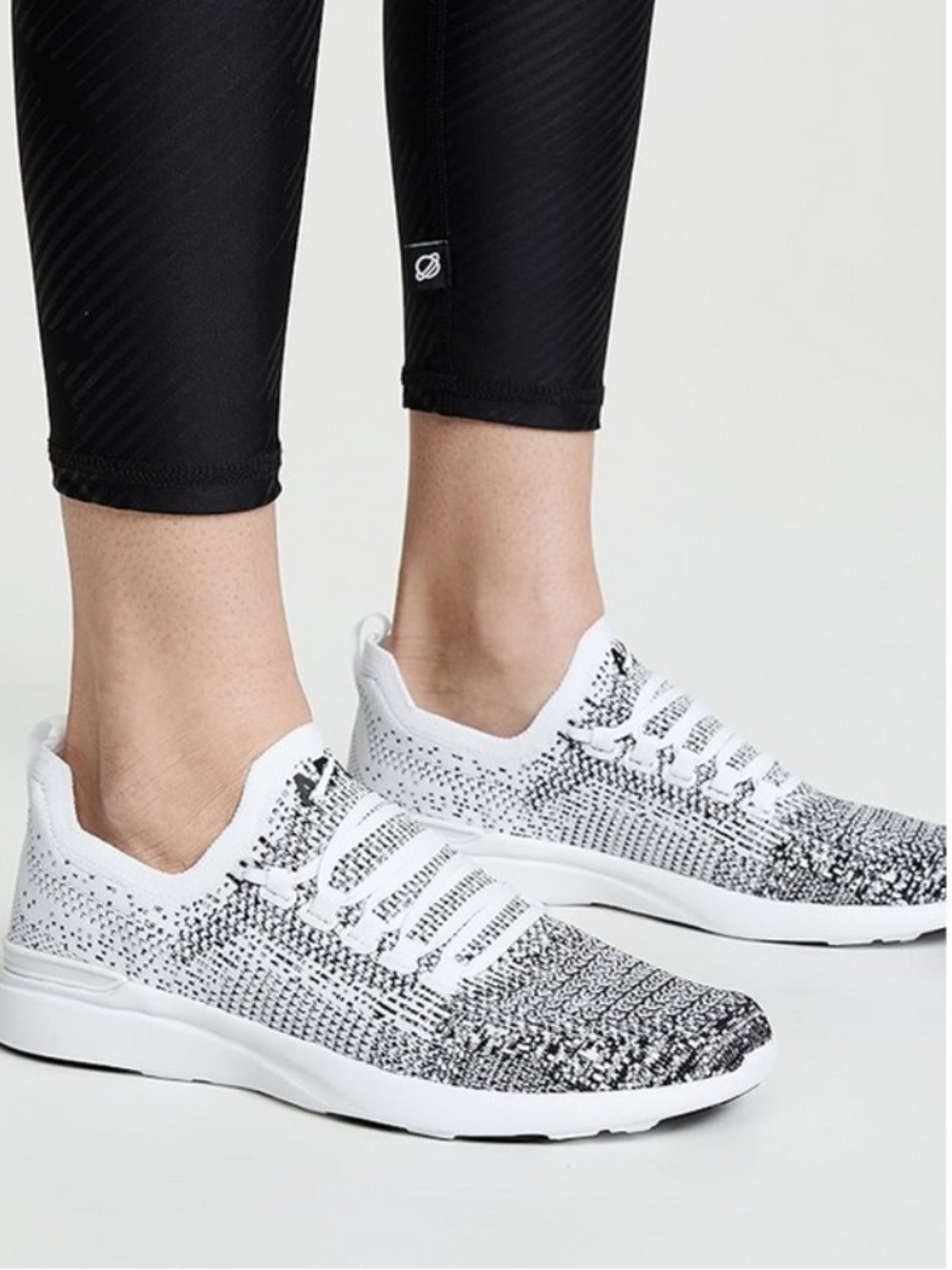 APL Women’s Techloom Breeze Size 9 Black White Ombré